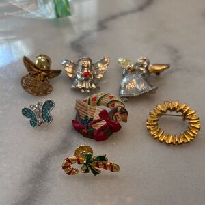 8 Christmas Brooches 🎄VINTAGE